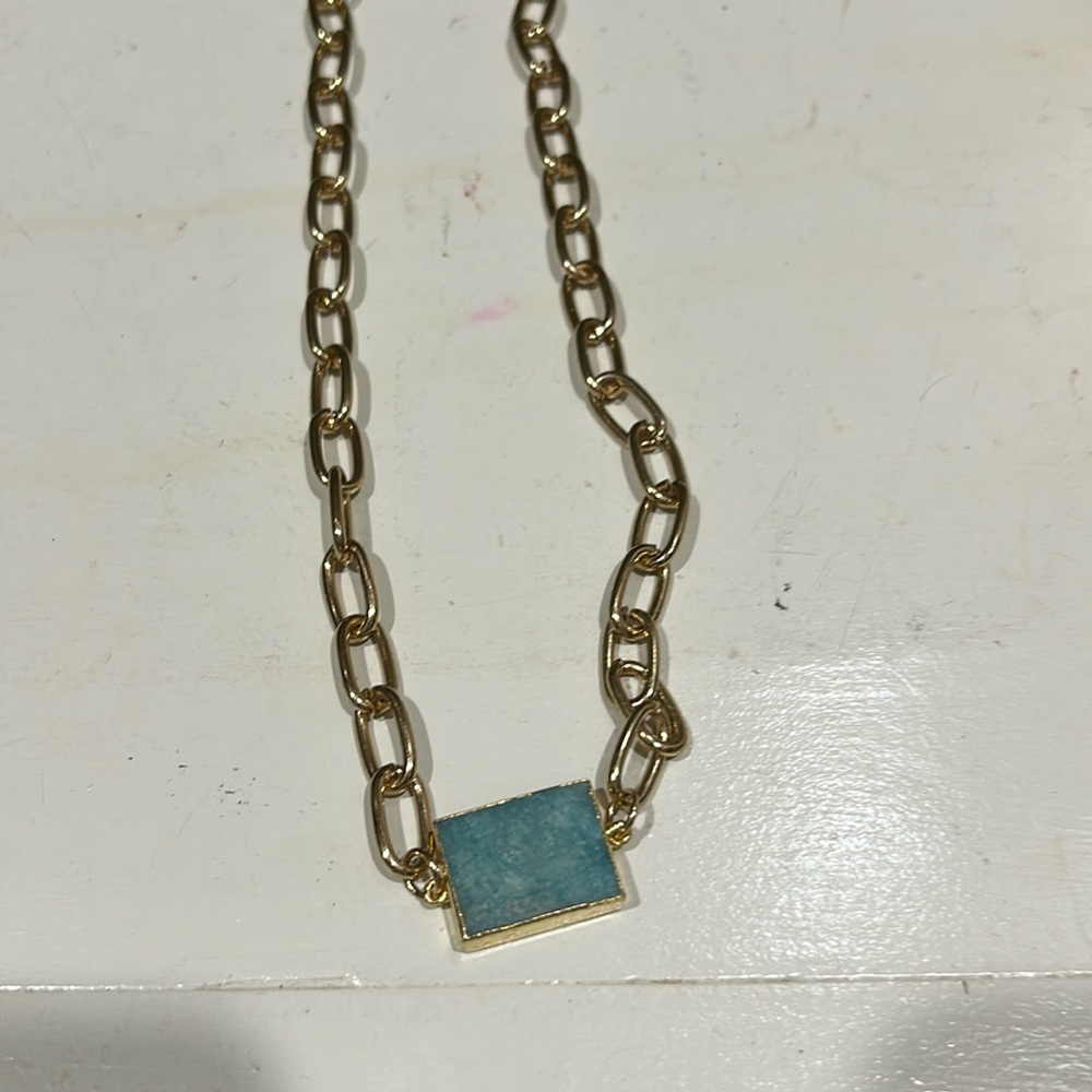 Beautiful Saks fifth avenue turquoise necklace